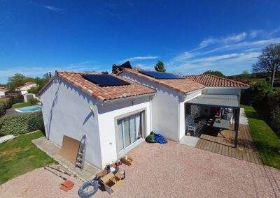 Panneaux photovoltaïques alimentant une pompe à eau